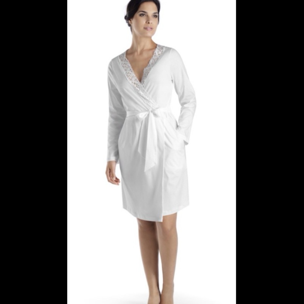 Hanro of Switzerland White Lace-Trim Wrap Short Robe S